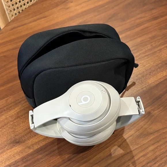 Beats Studio Pro Wireless Headphones in Sandstone - Picture 2 of 9
